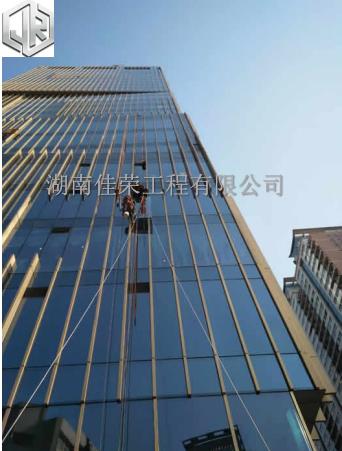 全隱框玻璃幕墻如何開窗？長沙幕墻維修工程中的專業解決方案